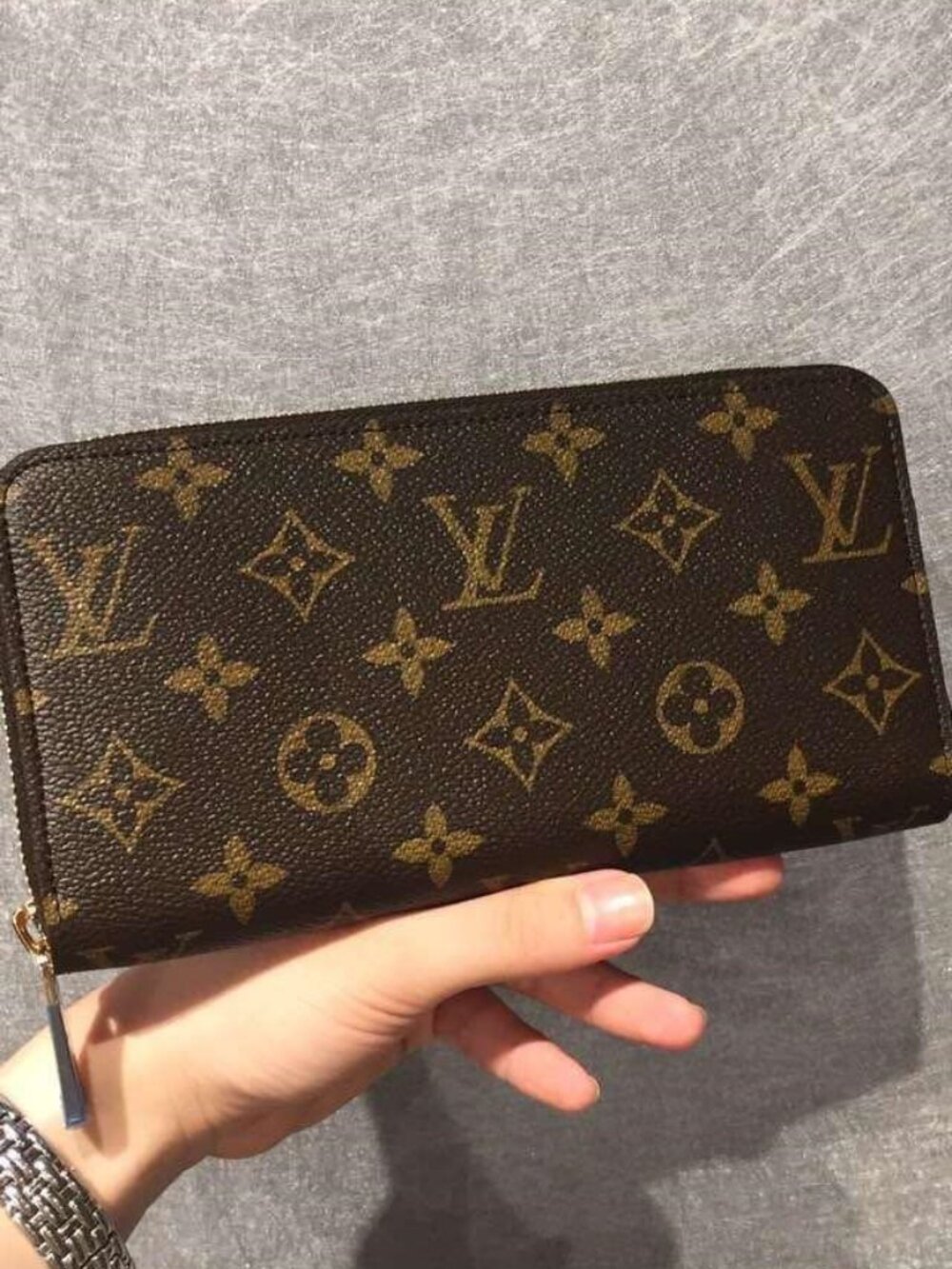 Women's NecklaceLouis Vuitton wallet
